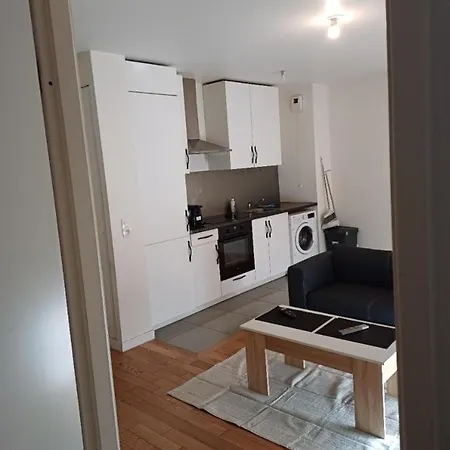 Au Porte De Paris 생클루